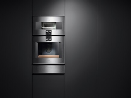 Gaggenau Backofen 451 mit Backstein, darüber Dampfbackofen, darunter eine Wärmeschublade (Foto: Gaggenau) Gaggenau Backofen 451 mit Backstein, darüber Dampfbackofen, darunter eine Wärmeschublade (Foto: Gaggenau)