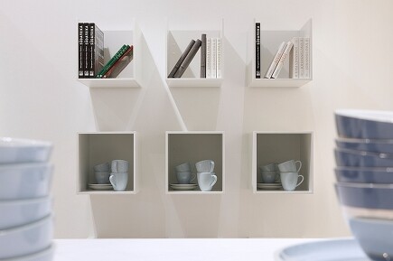 Das Würfelregal passt auch in die Küche – oben geschlossen, wenn nichts verstauben soll, oder offen für besonders große Kochbücher. Das Würfelregal passt auch in die Küche – oben geschlossen, wenn nichts verstauben soll, oder offen für besonders große Kochbücher.